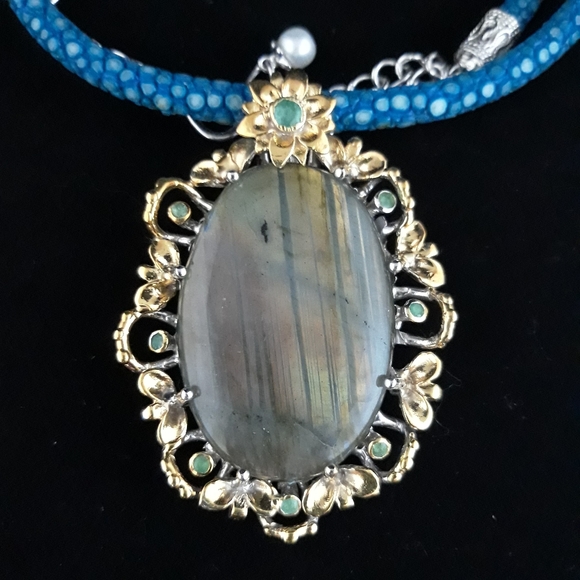 NEW! Handcrafted Labradorite and Stingray Necklace - Picture 8 of 15